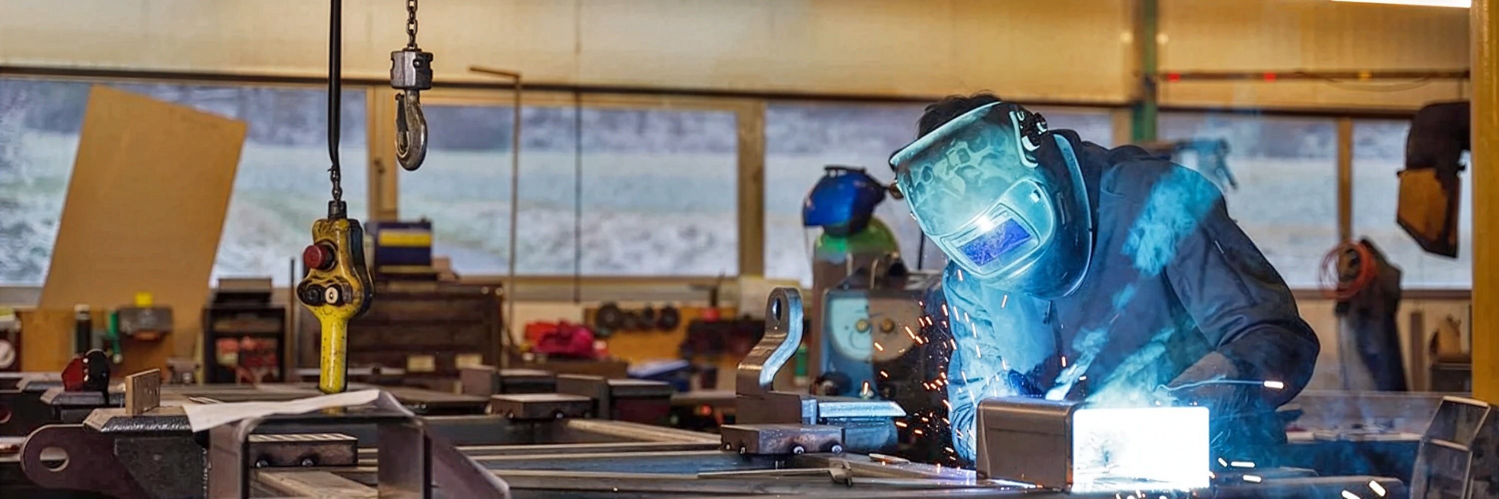 Header_Pluess-AG_Mechanische-Fertigung-min.jpg Header_Pluess-AG_Mechanische-Fertigung-min.jpg