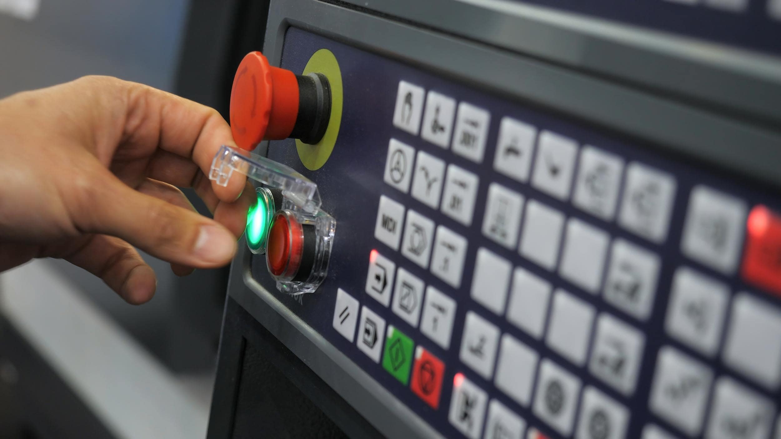 Header_Pluess-AG_Mechanische-Fertigung_02-min.jpeg Header_Pluess-AG_Mechanische-Fertigung_02-min.jpeg